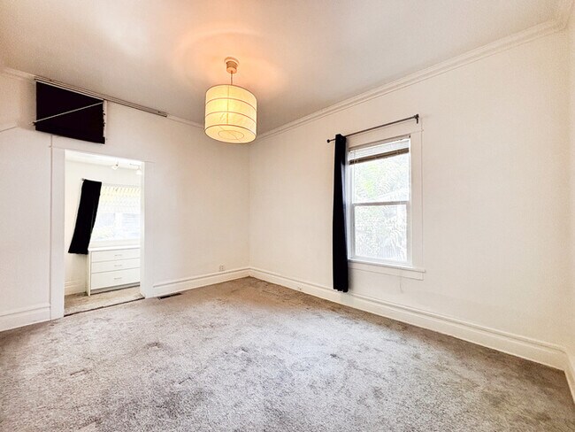 Building Photo - Beautiful, Bright, & Open Bungalow