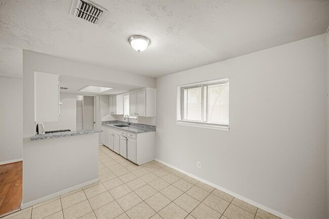 Building Photo - 11017 Lera St