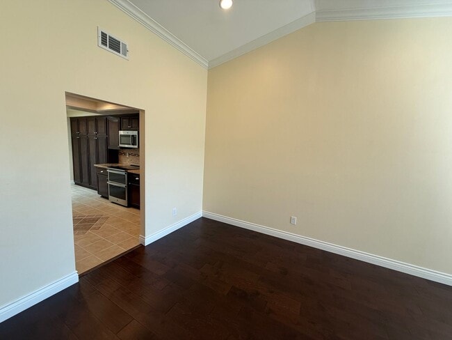 Building Photo - Beautiful Capri Home in Leisure Village