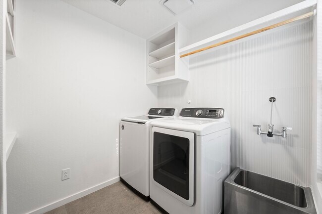 Building Photo - 2703 Crossvine Cir