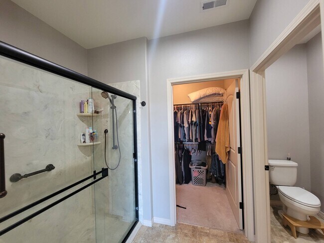 Building Photo - 2460 Bramasole Dr Way