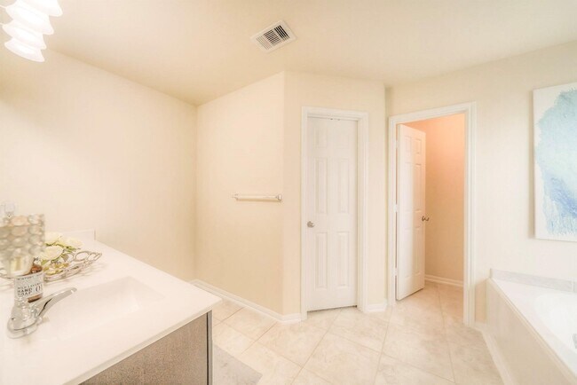 Building Photo - 2311 Bright Sunrise Trl