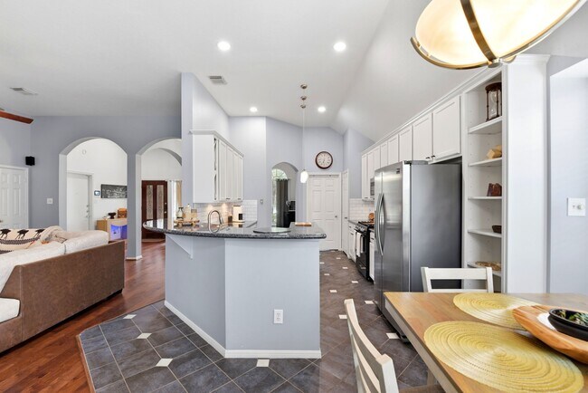 Building Photo - 2105 Mossy Trail Dr