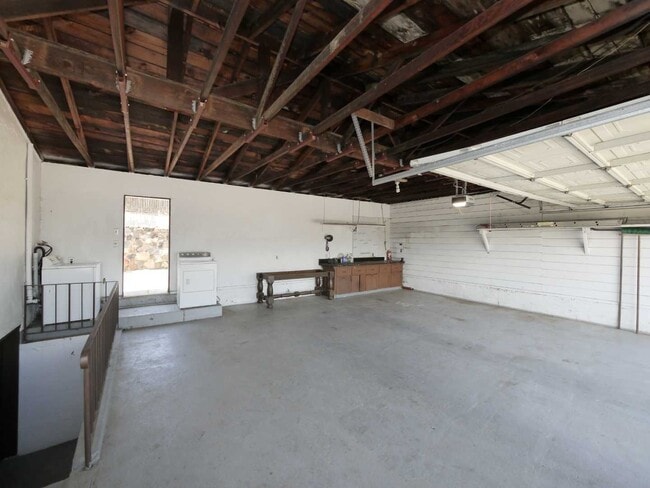 Building Photo - 209 Schober Ave