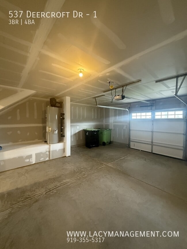 Building Photo - 537 Deercroft Dr