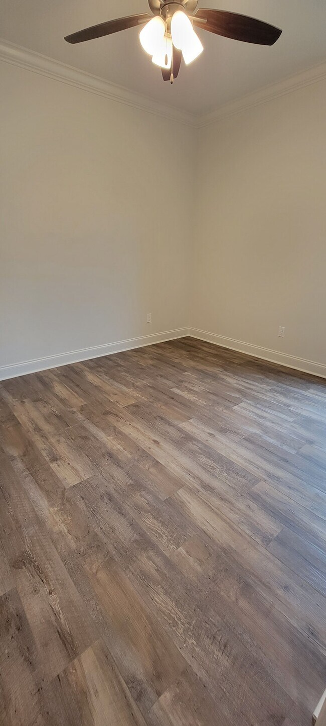 Building Photo - 204 Bennington Ln