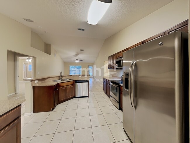 Building Photo - 1702 SW Penrose Ave