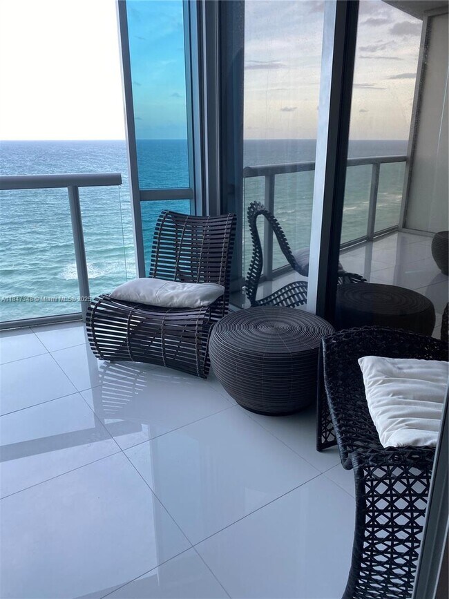 Building Photo - 17121 Collins Ave