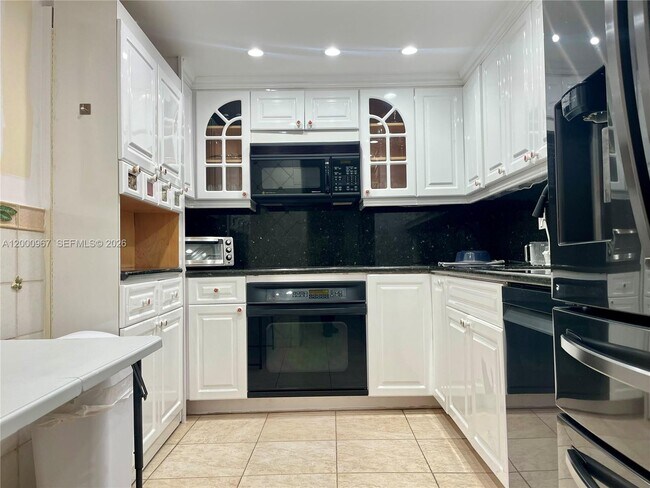 Building Photo - 9511 Collins Ave