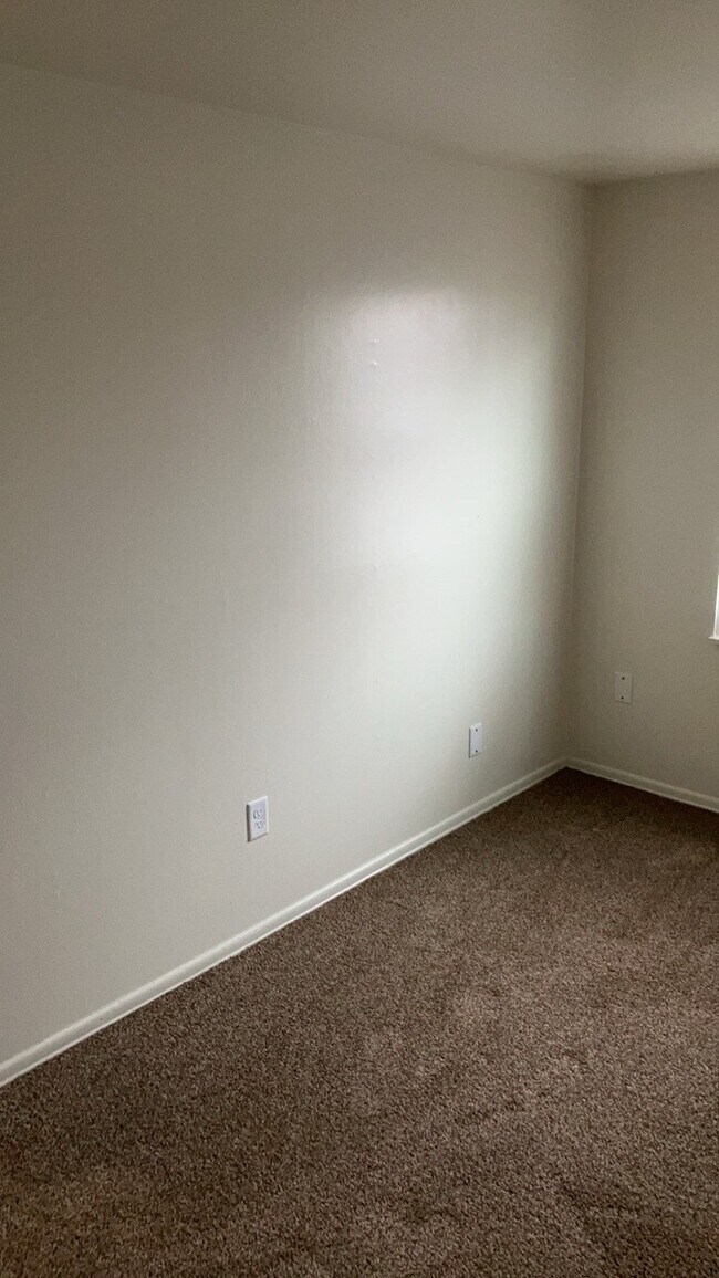 Building Photo - 105 Woodard Dr