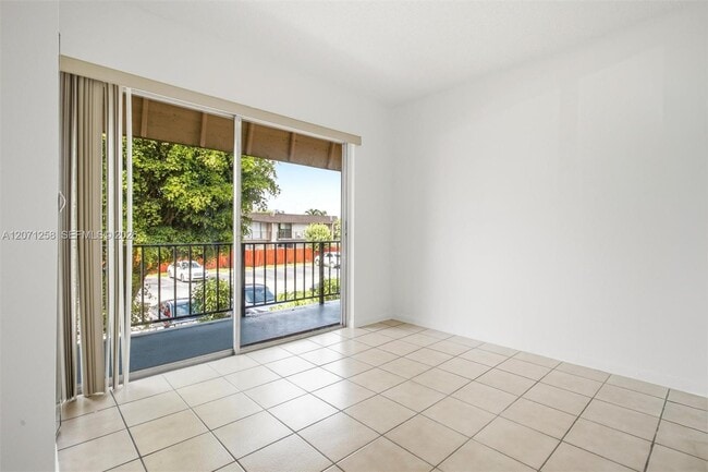 Building Photo - 810 SW 129th Pl