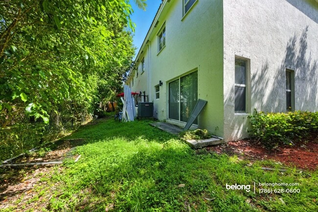 Building Photo - 2915 SE 15th Terrace