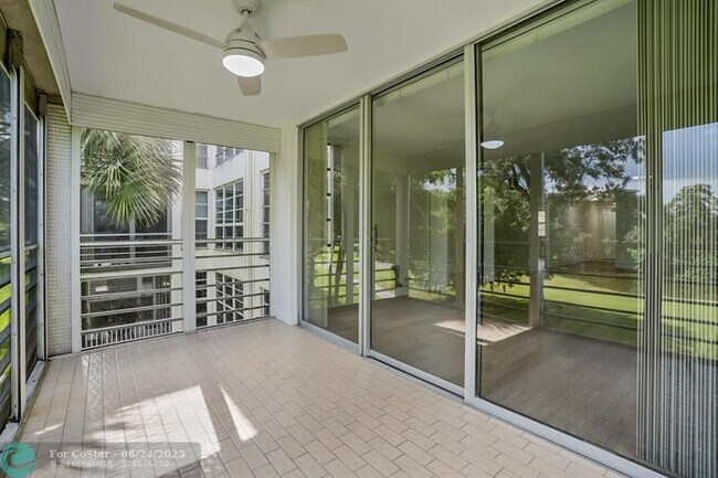 Building Photo - 3930 Oaks Clubhouse Dr