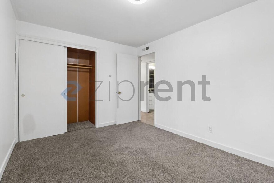 Building Photo - Unit