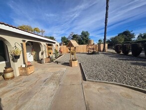 Building Photo - Spacious Home With Ample Outdoor Space!