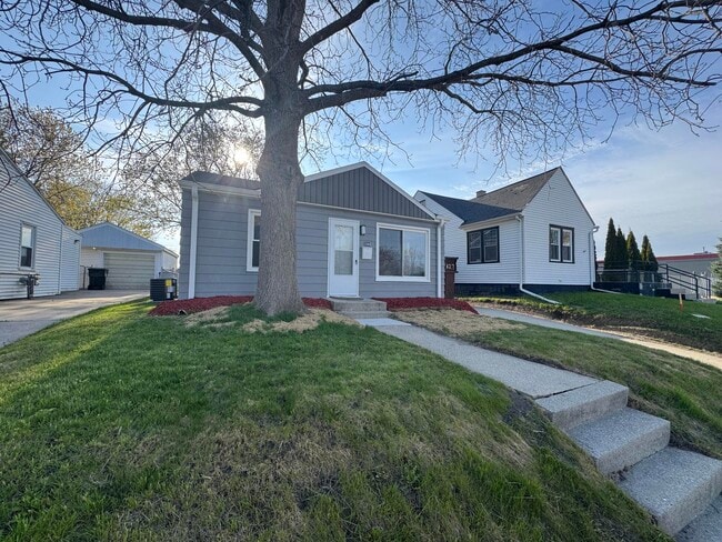 Primary Photo - 2048 Indiana St