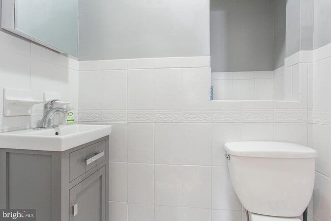 Building Photo - 1632 N 6th St