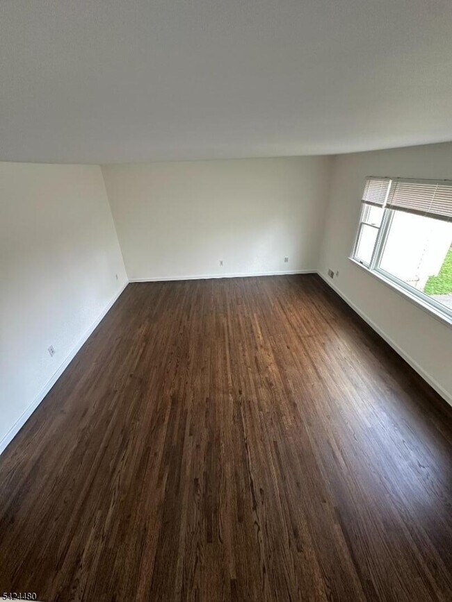 Building Photo - 6 Magnolia Ct