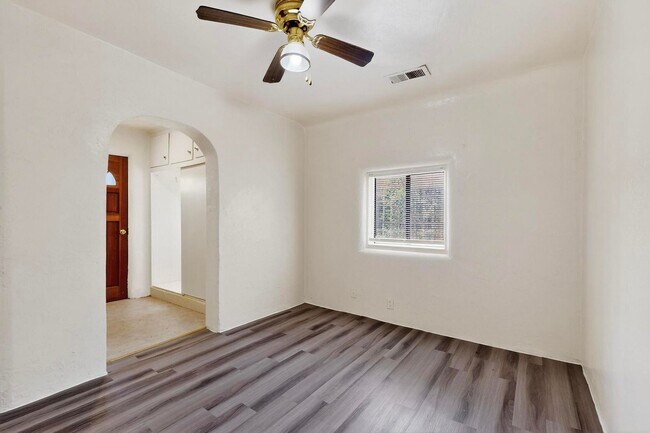Building Photo - NEAR NORTH VALLEY PUEBLO 2 Bedroom  1 Bath...