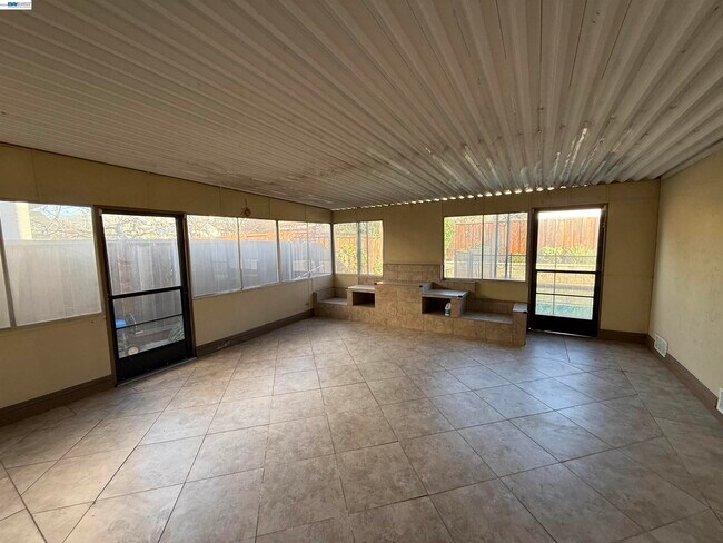 Building Photo - 306 S Park Victoria Dr