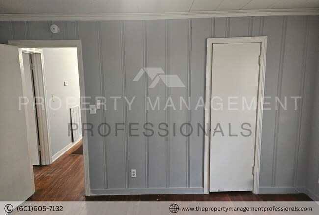 Building Photo - 2871 Fairhill Dr