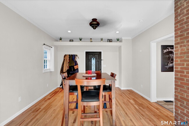 Building Photo - 75 Glenwood Dr