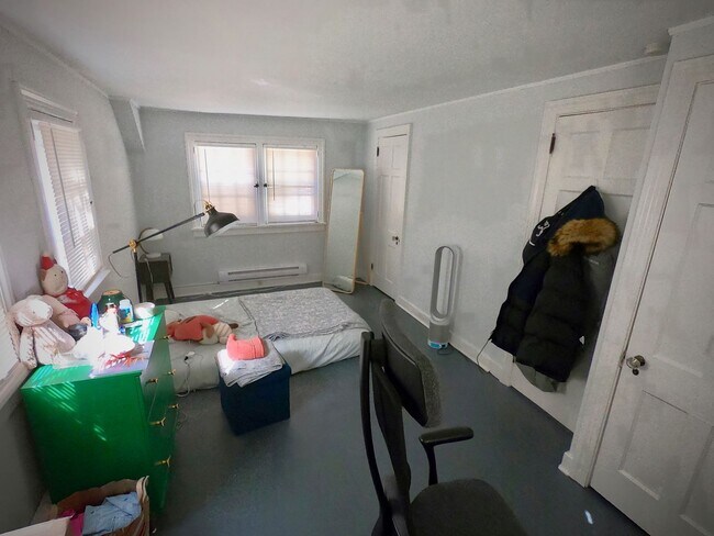 Building Photo - 9/1 Beautiful Hidden GEM. 2 Blocks from Wa...