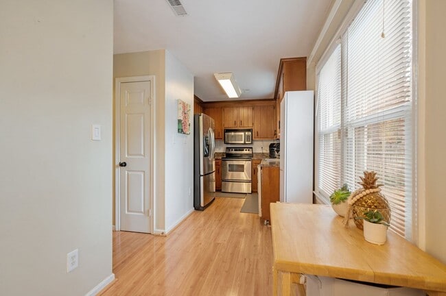 Building Photo - Central Newport News