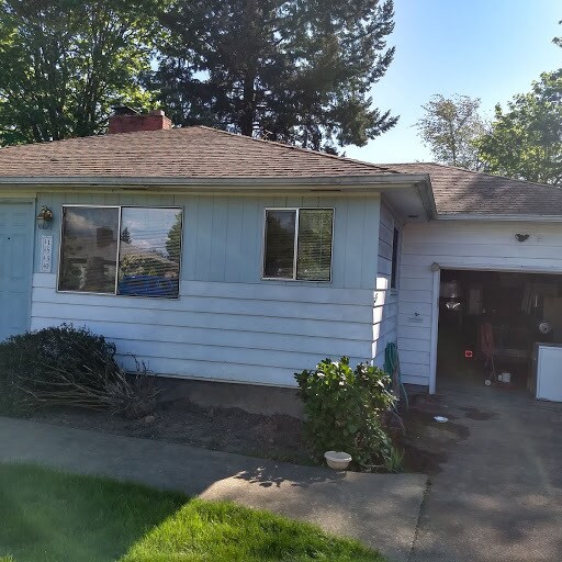 Charming home on quiet street - 1530 Manor Dr