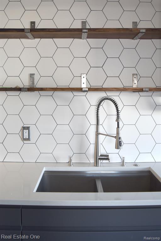 Building Photo - 607 Cherry Ave