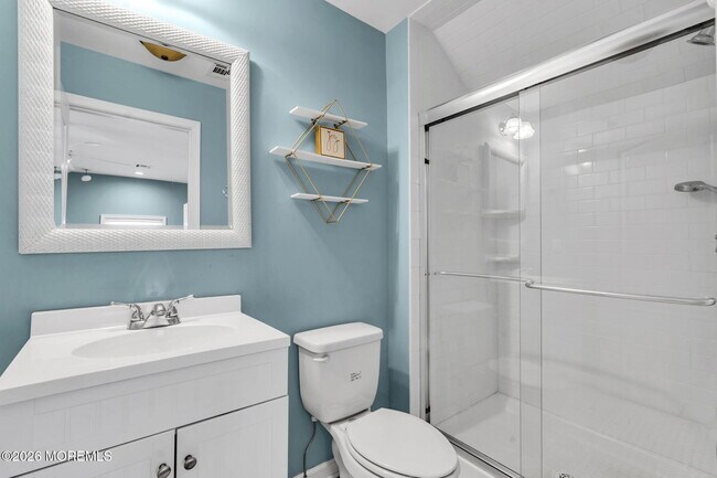 Building Photo - 510 Lareine Ave