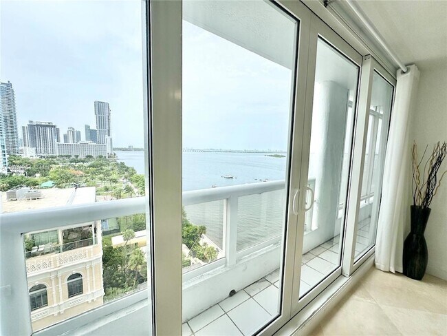 Building Photo - 1717 N Bayshore Dr