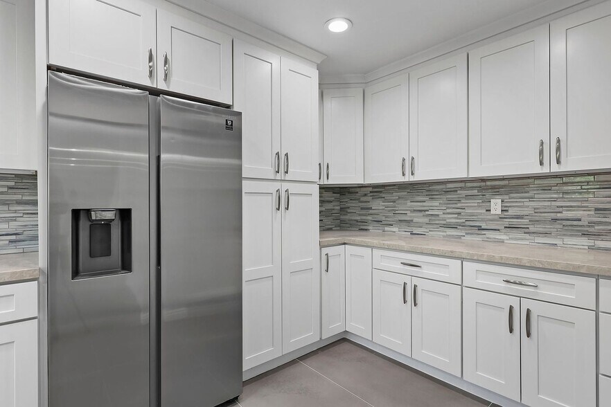 Building Photo - 6145 Whitsett Ave