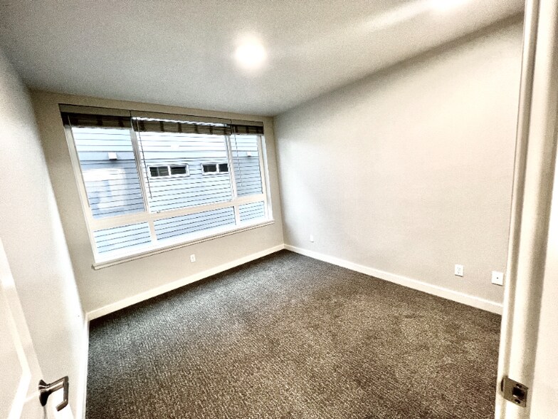 Building Photo - 2330 Yakima Ct