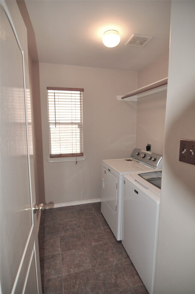 Building Photo - 415 Sterling Heights Ln