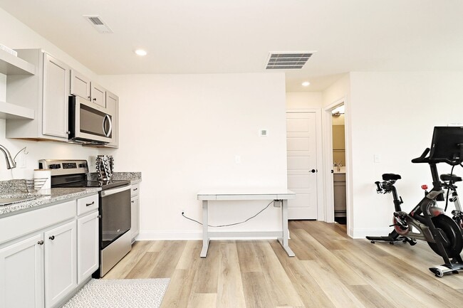 Building Photo - Pet-Friendly Studio Apartment in Desirable...