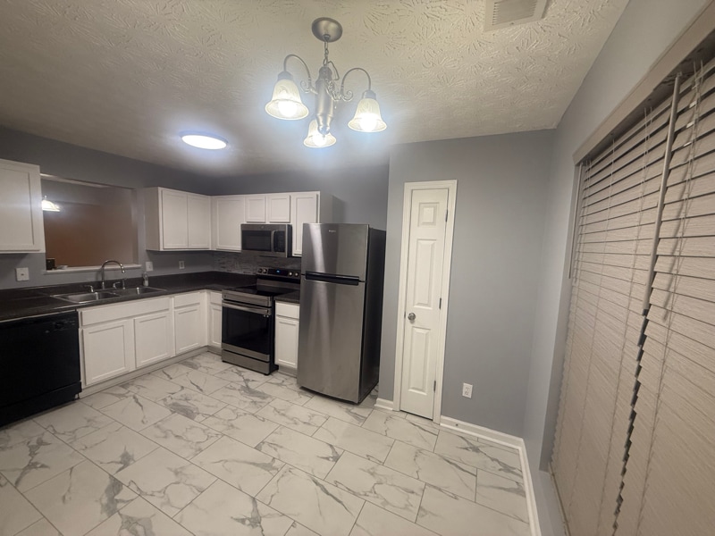 Building Photo - 2418 Piering Dr