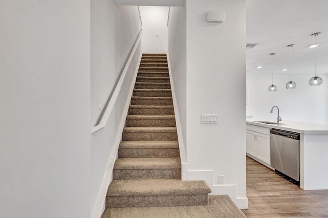 Building Photo - 229 Preserve Trl S