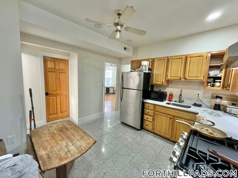 Building Photo - 49 Beech Glen St