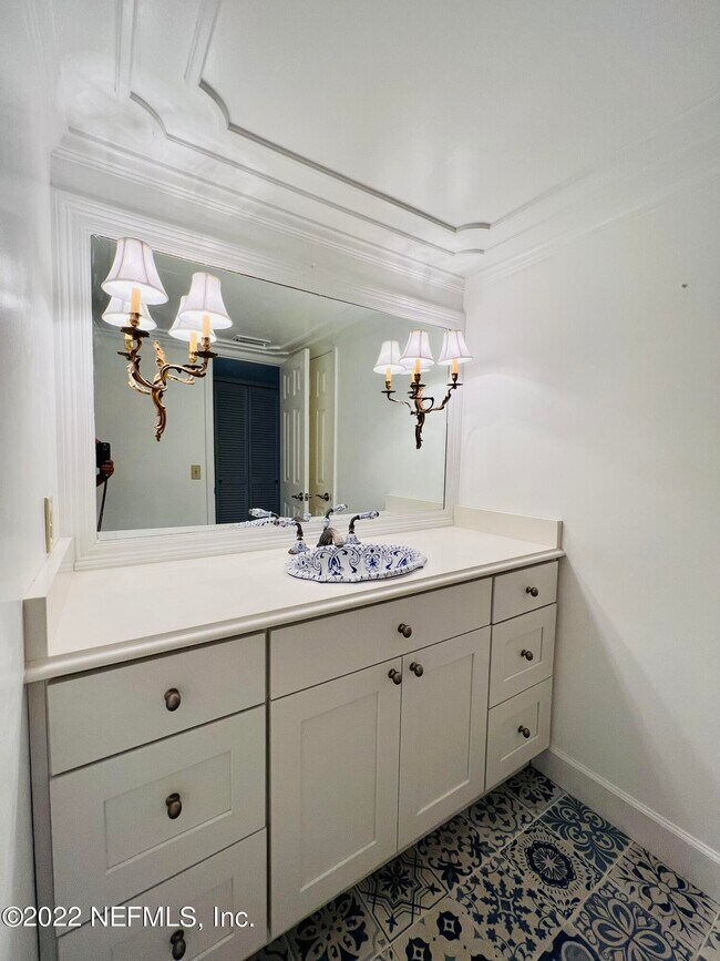 Building Photo - 2950 St Johns Ave