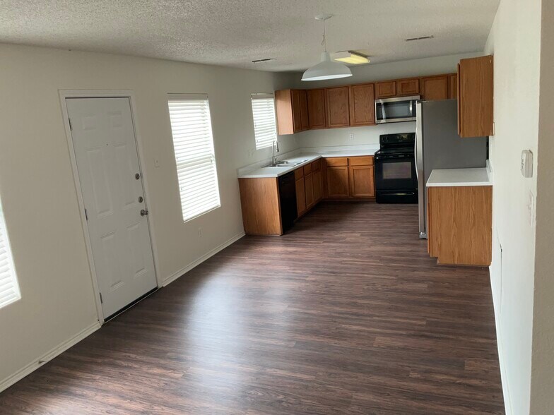 Building Photo - 8724 Hunters Creek Ct