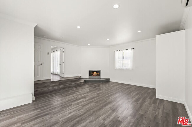Building Photo - 23046 Leonora Dr