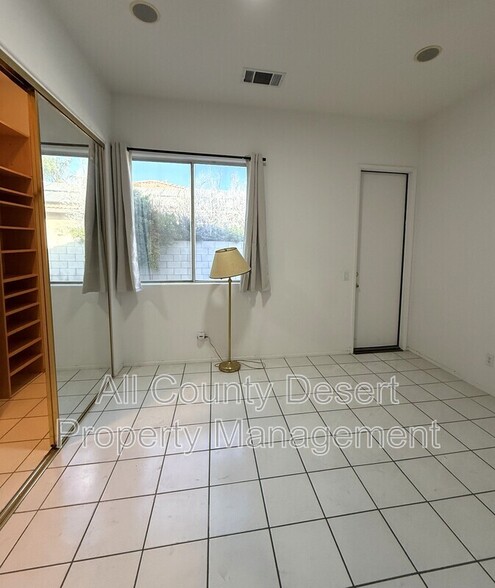 Building Photo - 74594 Moss Rose Dr