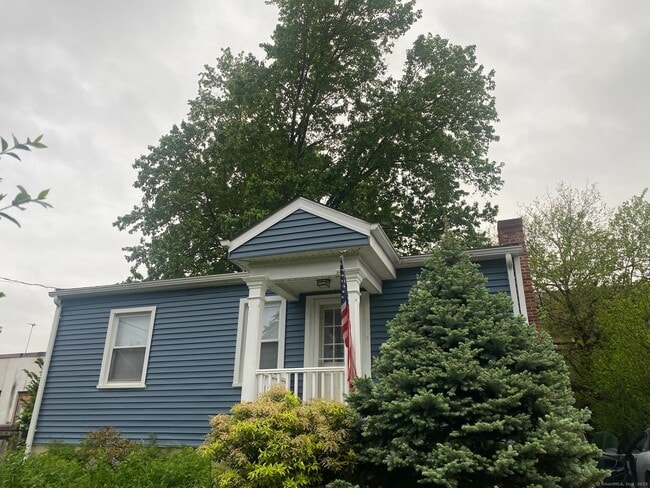 Primary Photo - 13 Parker Ave