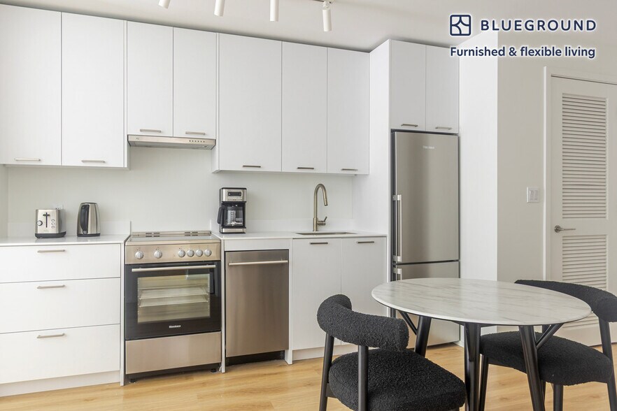 Building Photo - 955 Sterling Pl
