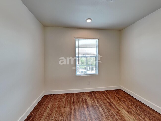 Building Photo - 678 W Bosal Dr