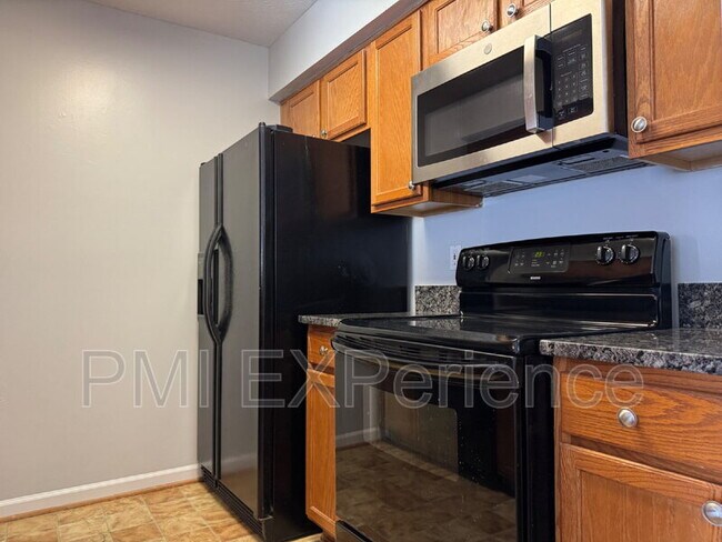 Building Photo - 8931 Town Center Cir