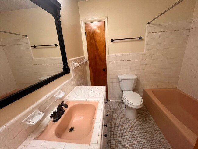 Building Photo - 6709 Sandpiper Dr