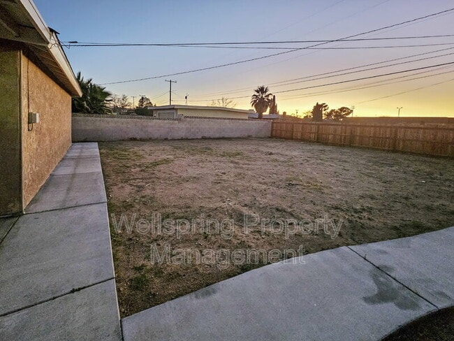 Building Photo - 117 S Silver Ridge St