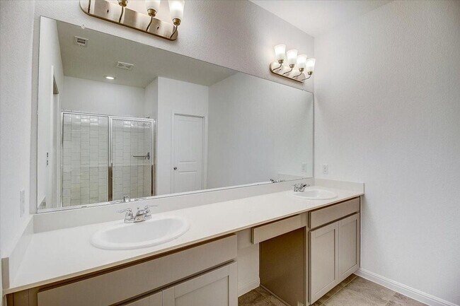 Building Photo - 117 Lacey Oak Lp